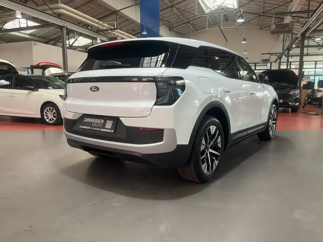 Ford Explorer - Thumbnail 3
