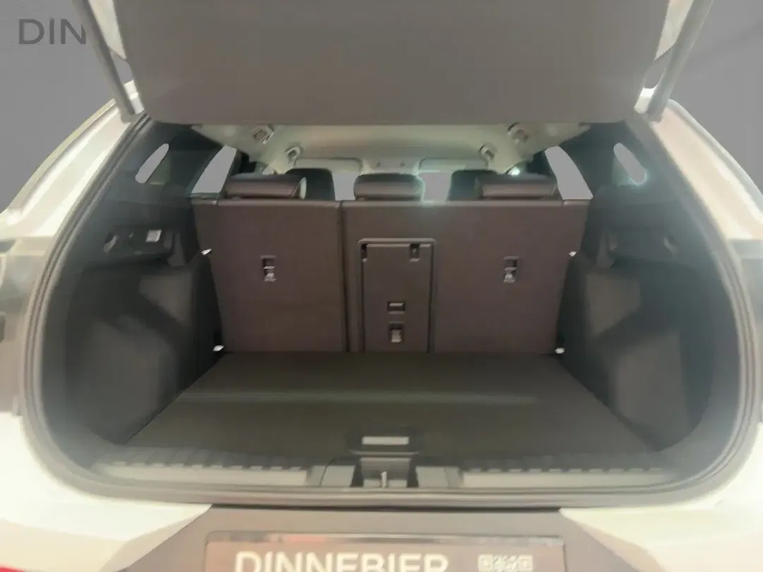 Ford Explorer - Thumbnail 6