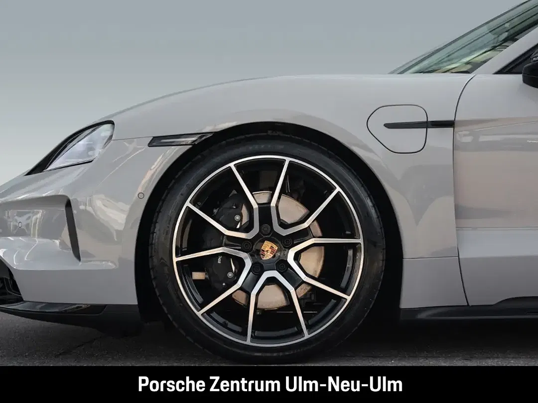 Porsche Taycan - Thumbnail 10
