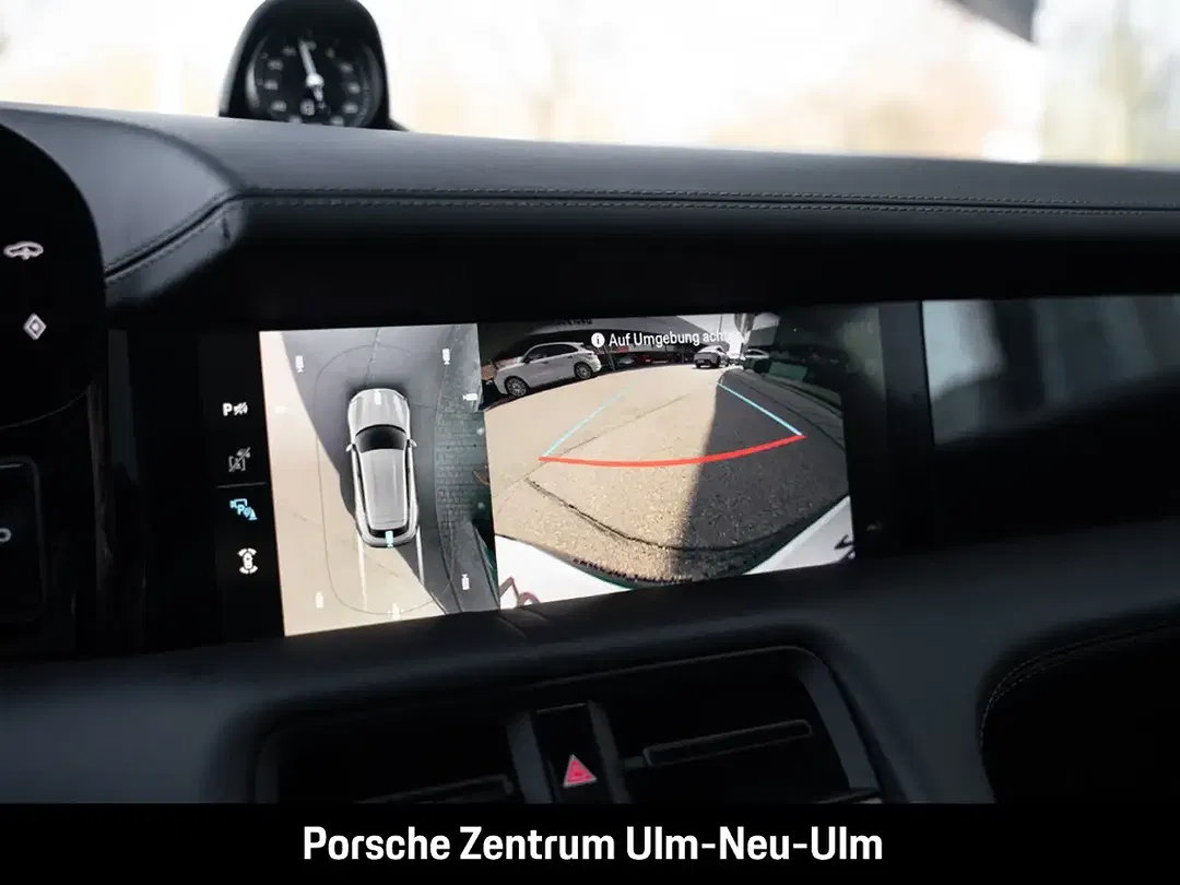 Porsche Taycan - Thumbnail 12
