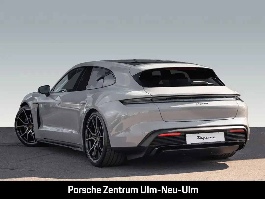 Porsche Taycan - Thumbnail 3