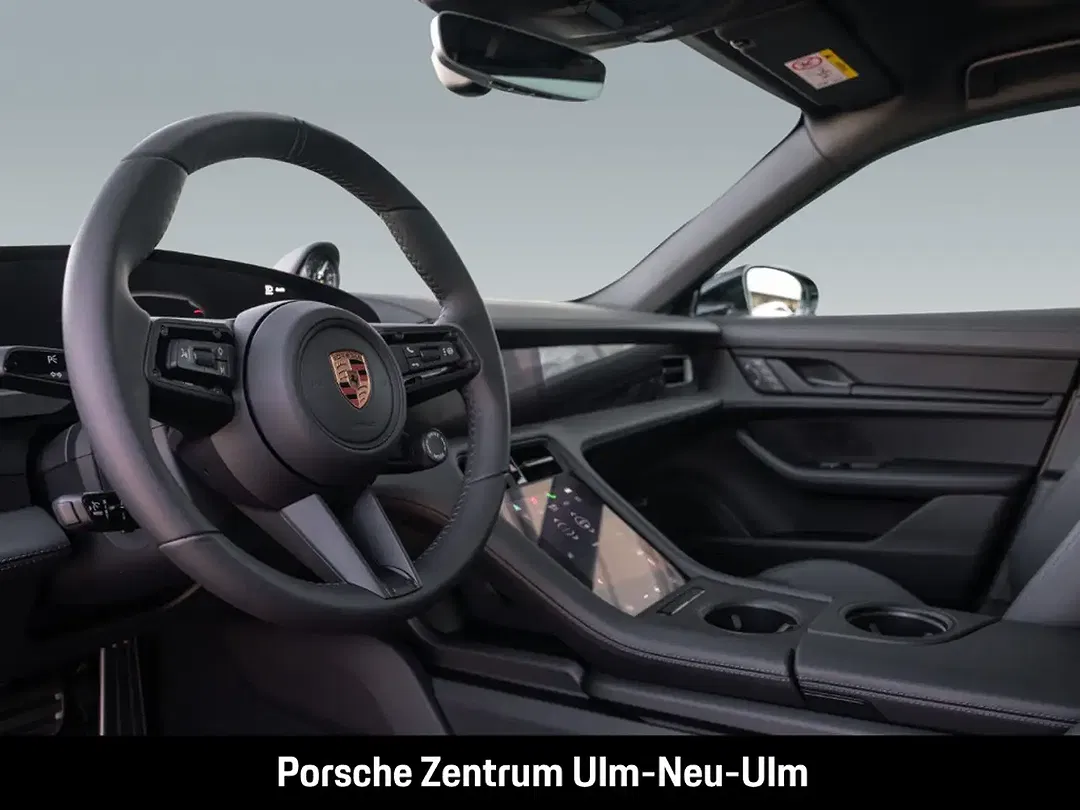 Porsche Taycan - Thumbnail 4