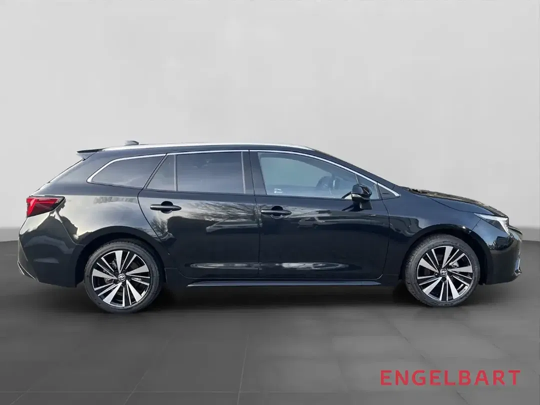Toyota Corolla - Thumbnail 4