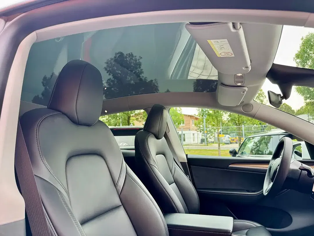 Tesla Model Y - Thumbnail 10