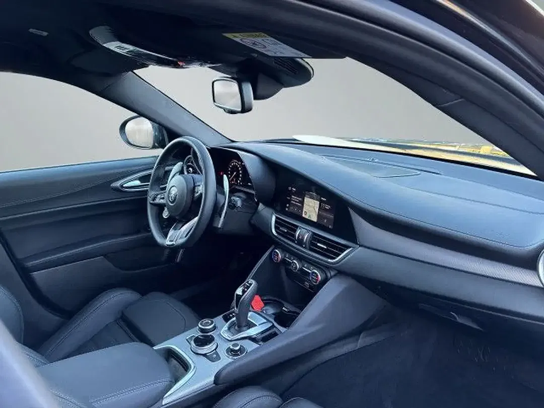 Alfa Romeo Giulia - Thumbnail 11