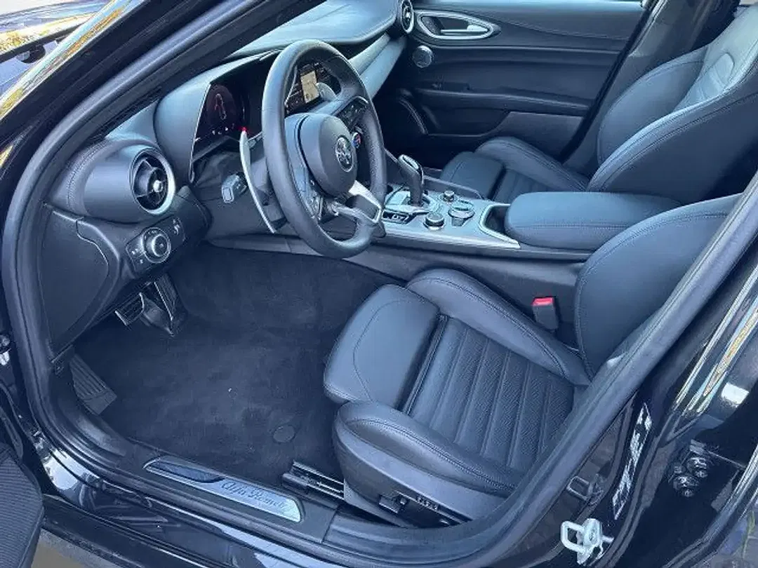 Alfa Romeo Giulia - Thumbnail 12