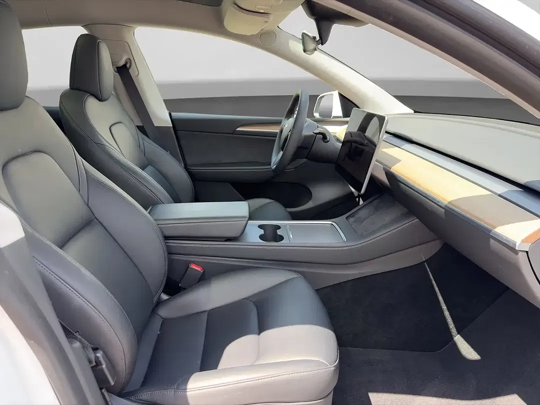 Tesla Model Y - Thumbnail 11