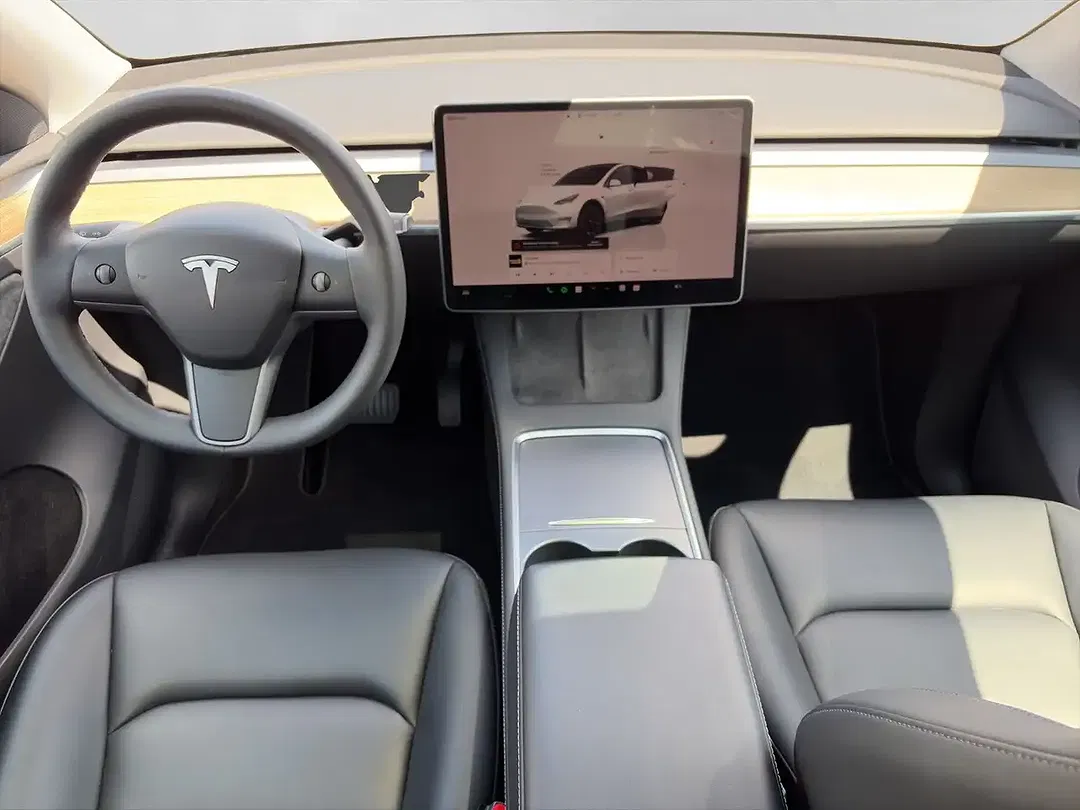 Tesla Model Y - Thumbnail 12