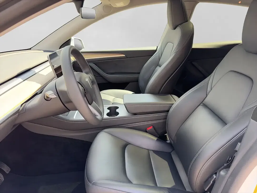Tesla Model Y - Thumbnail 13