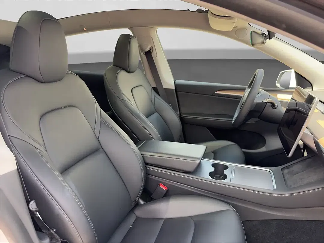 Tesla Model Y - Thumbnail 14