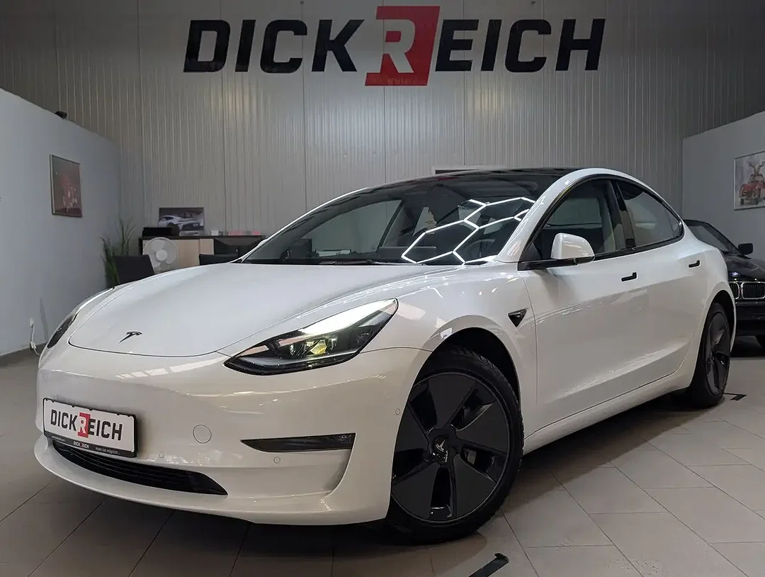 Tesla Model 3 - Afbeelding 1