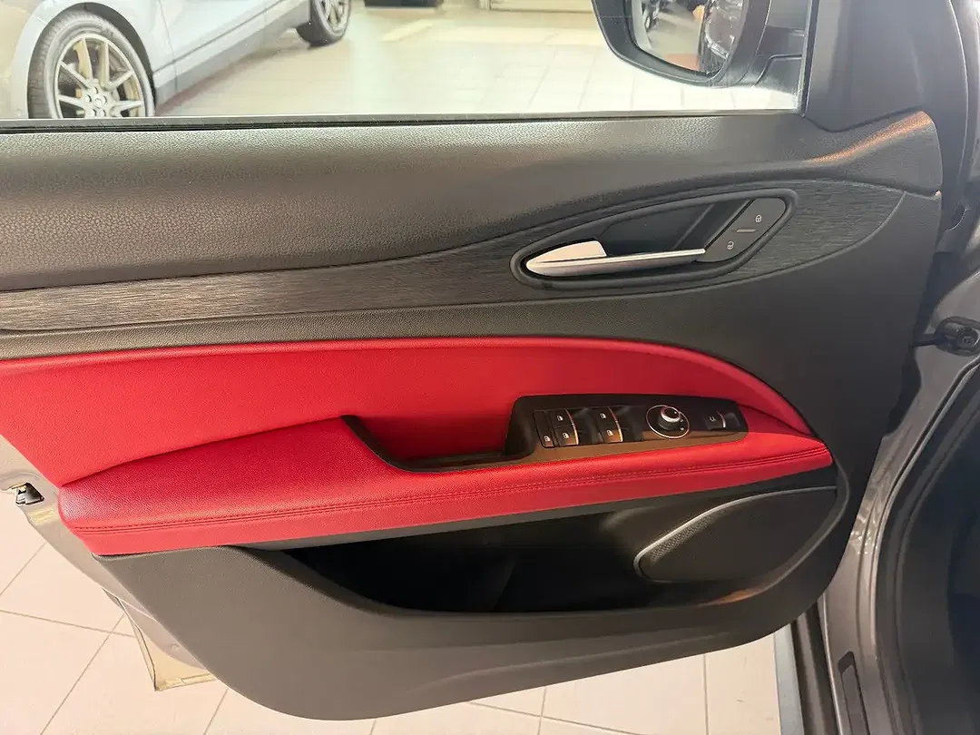 Alfa Romeo Stelvio - Thumbnail 10
