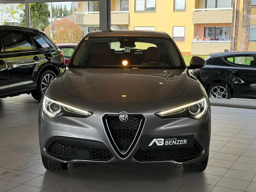 Alfa Romeo Stelvio - Thumbnail 3