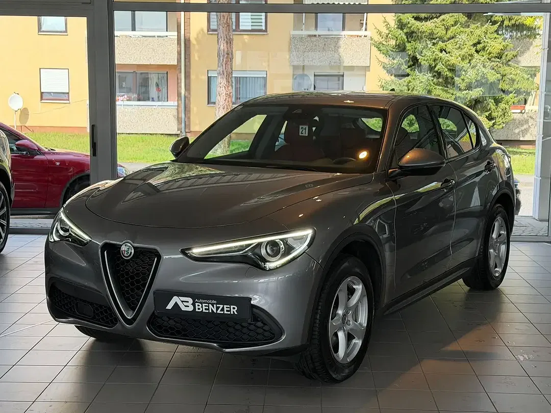 Alfa Romeo Stelvio - Thumbnail 4