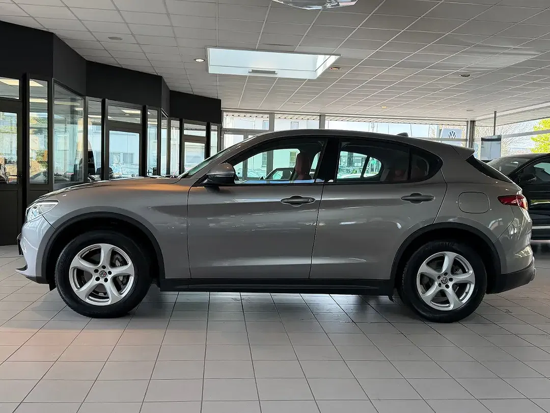 Alfa Romeo Stelvio - Thumbnail 5