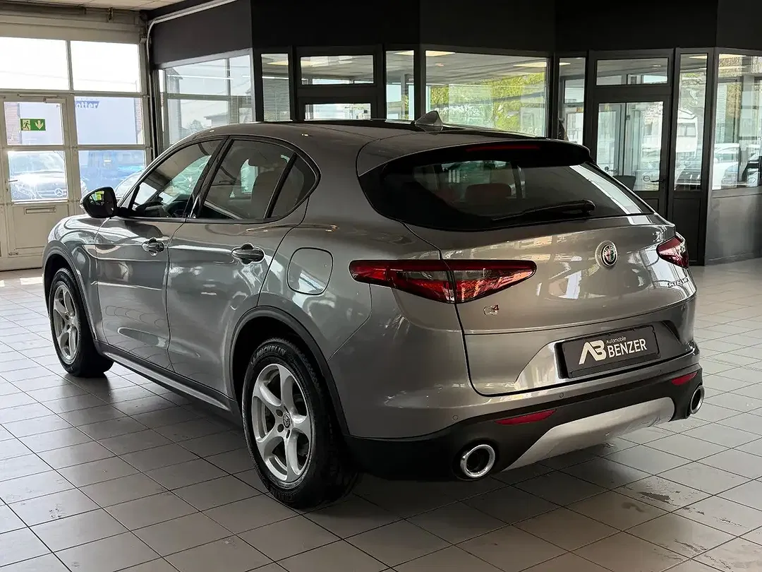 Alfa Romeo Stelvio - Thumbnail 6
