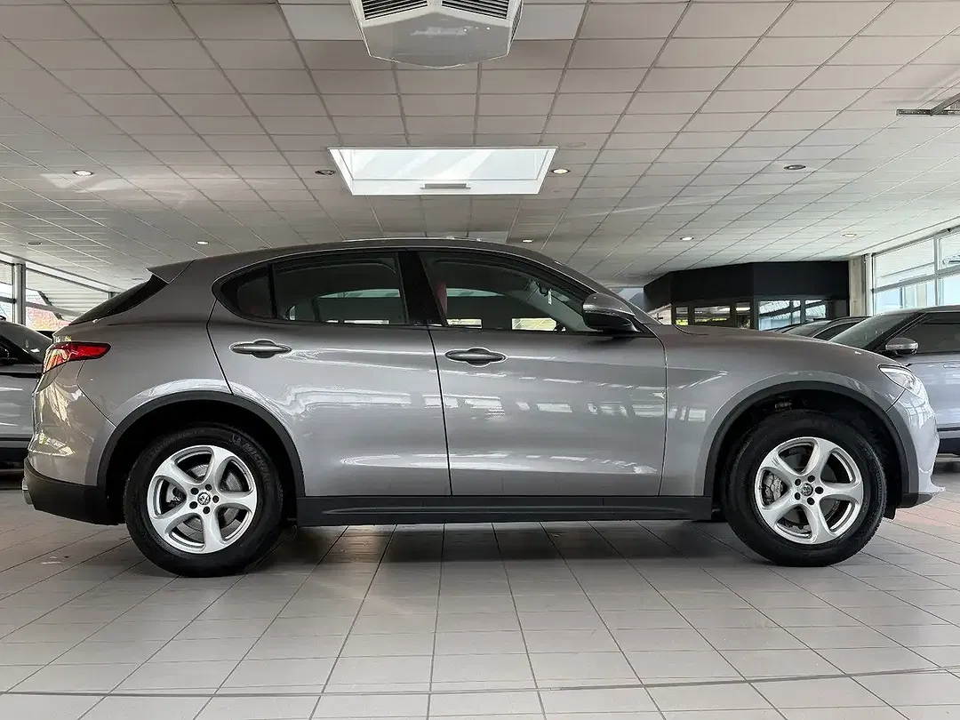 Alfa Romeo Stelvio - Thumbnail 9