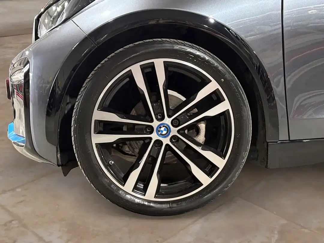 BMW i3 - Thumbnail 3