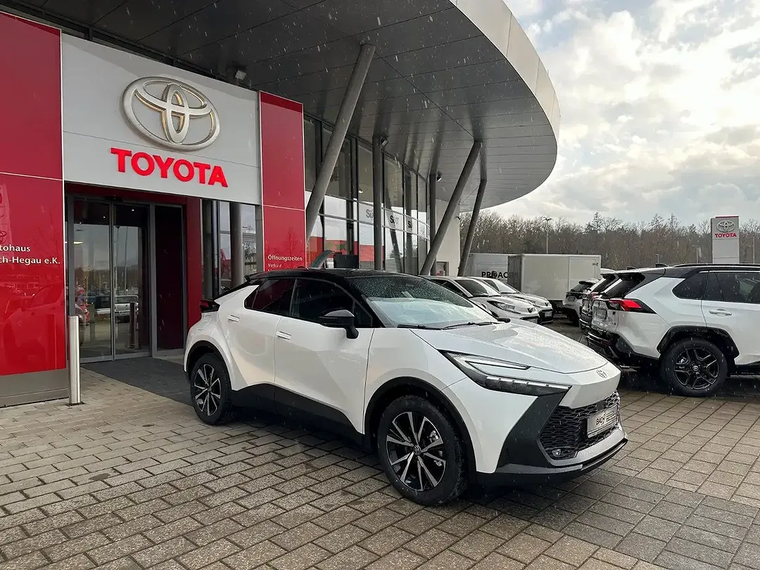 Toyota C-HR - Thumbnail 3