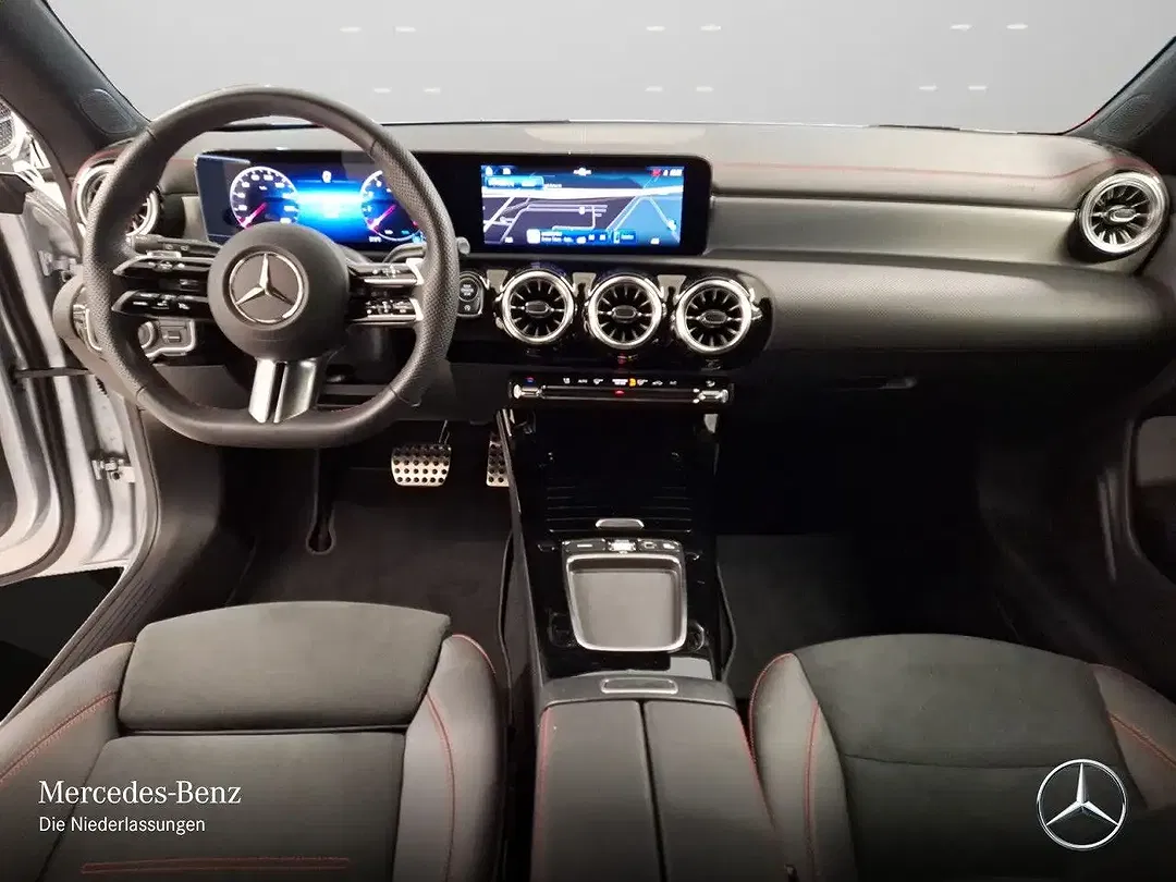 Mercedes-Benz CLA 200 - Thumbnail 12