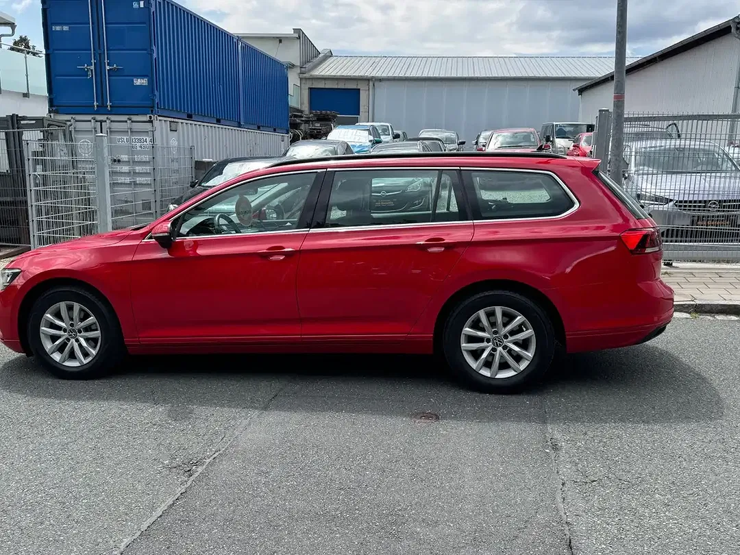 Volkswagen Passat - Thumbnail 4