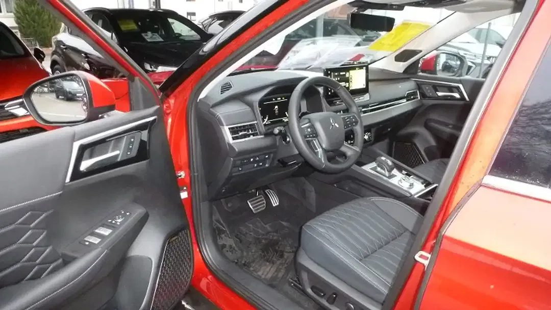 Mitsubishi Outlander - Thumbnail 10