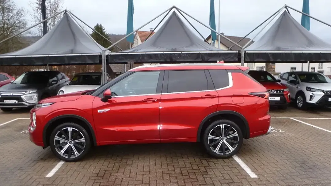 Mitsubishi Outlander - Thumbnail 2