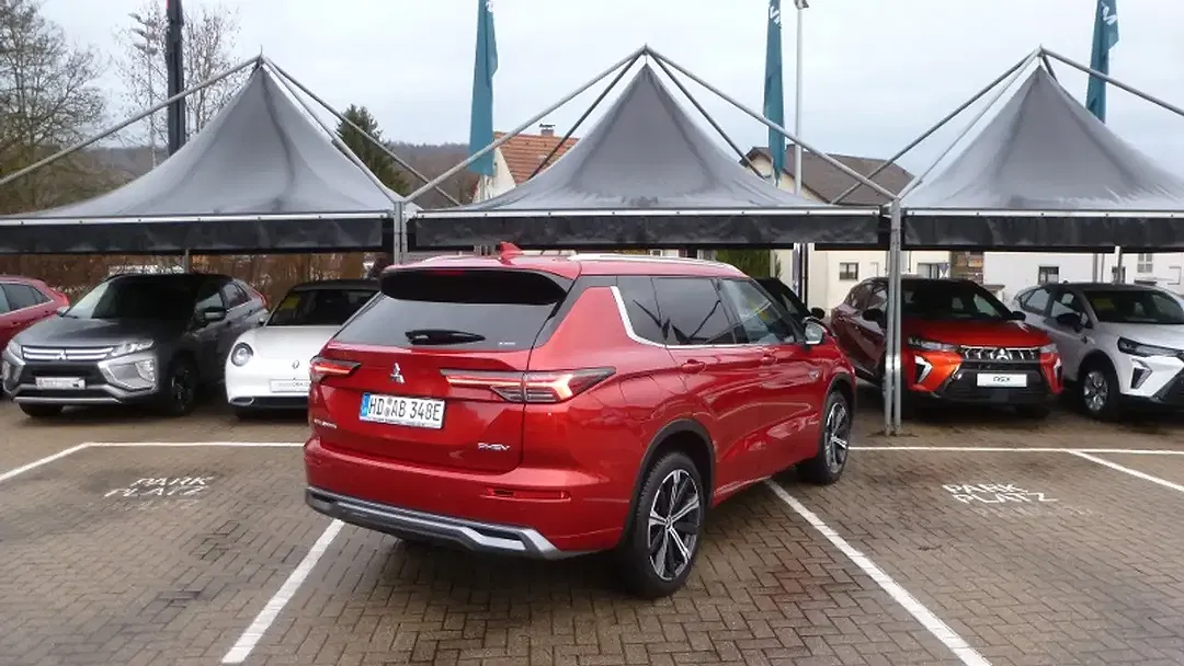 Mitsubishi Outlander - Thumbnail 3