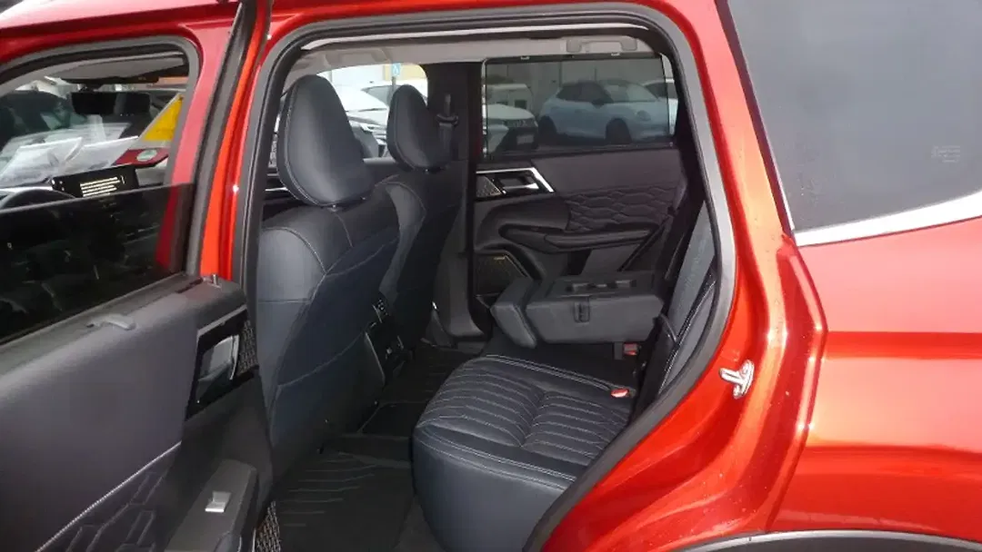 Mitsubishi Outlander - Thumbnail 8