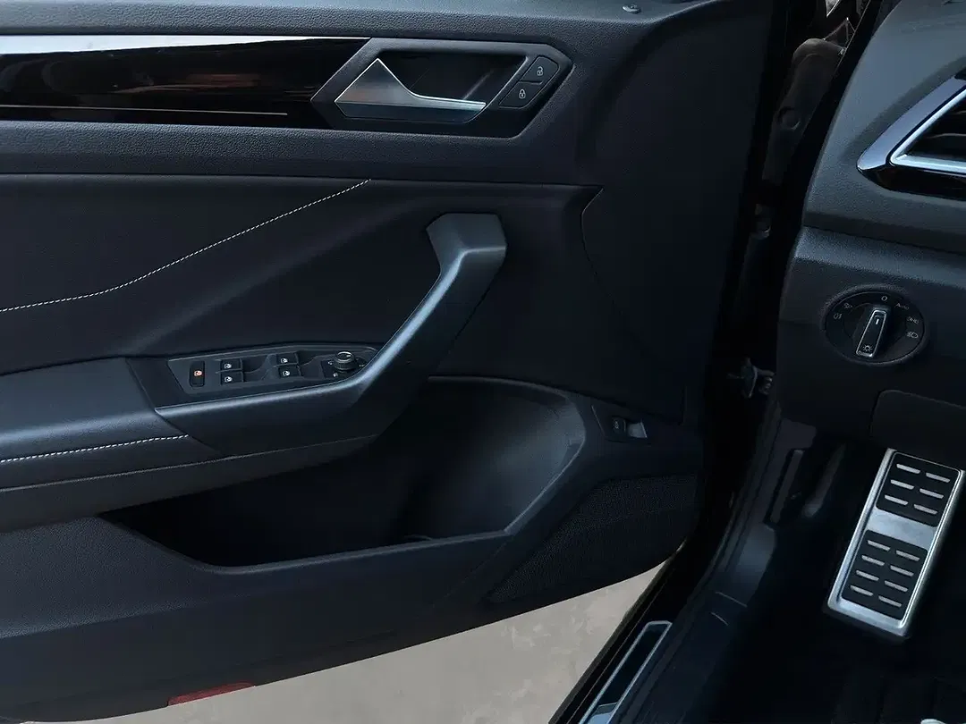 Volkswagen T-Roc - Thumbnail 15