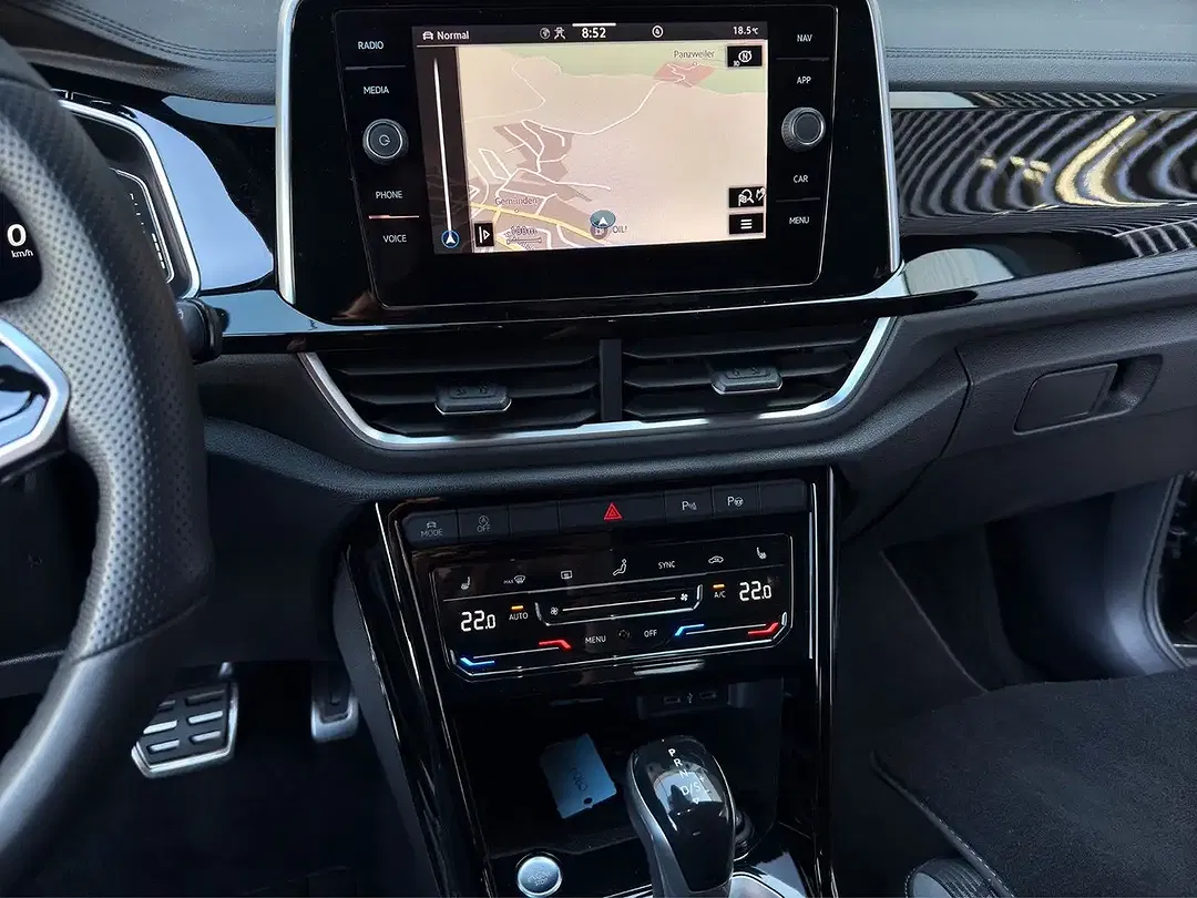 Volkswagen T-Roc - Thumbnail 16