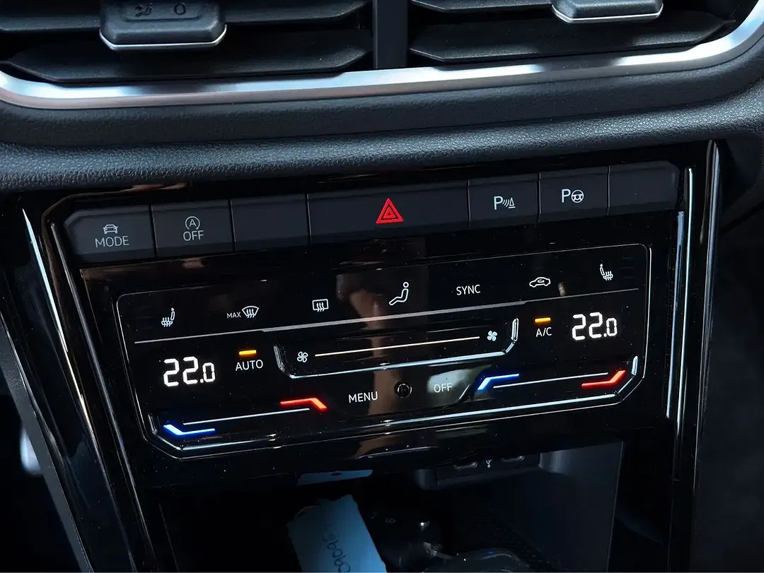 Volkswagen T-Roc - Thumbnail 19