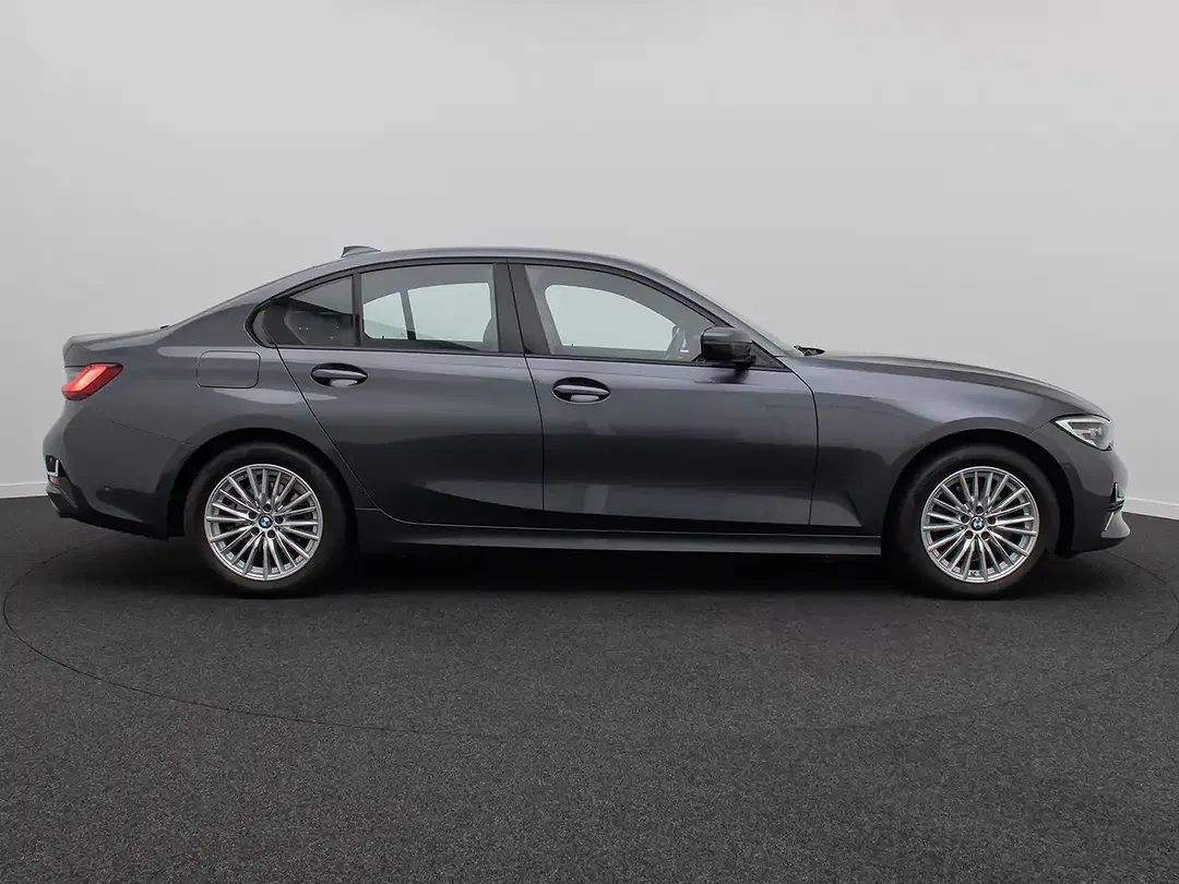BMW 320 - Thumbnail 5