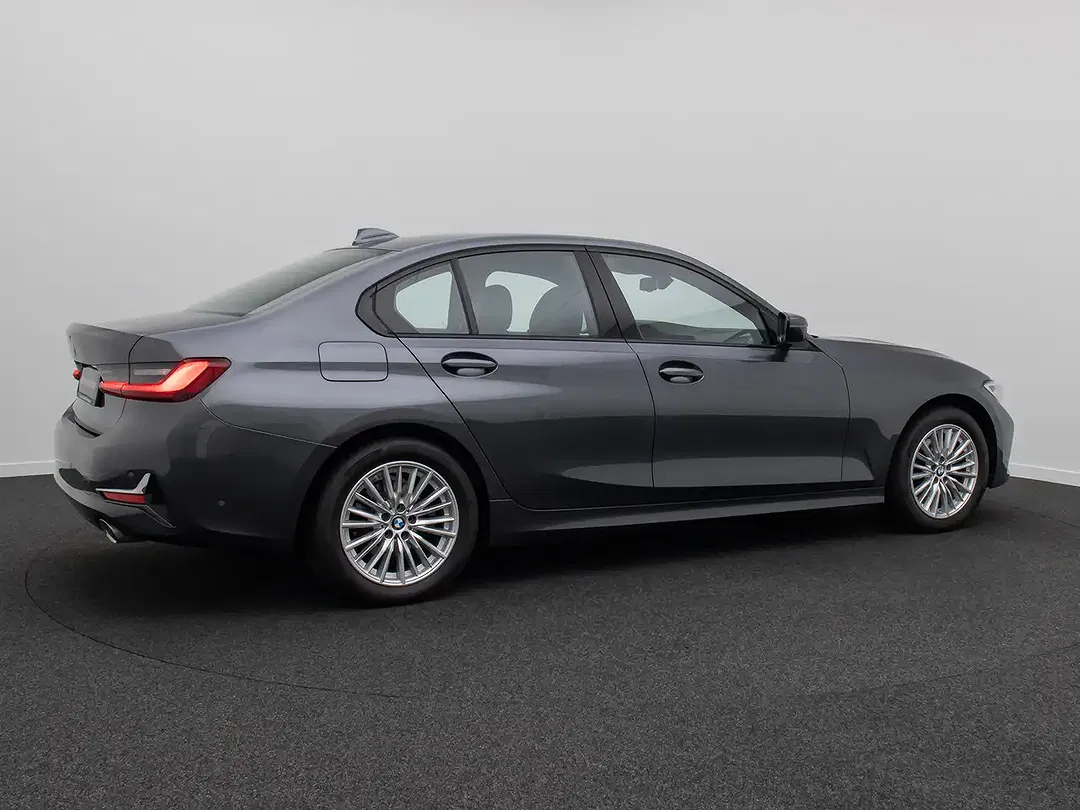BMW 320 - Thumbnail 6