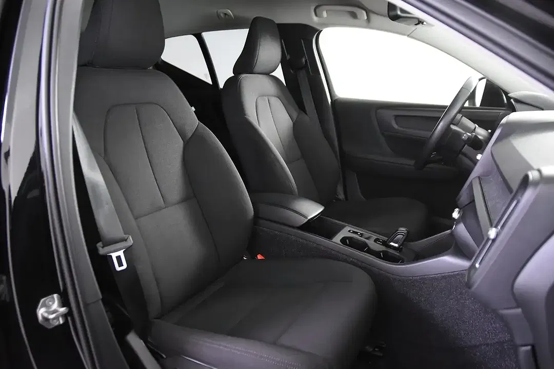 Volvo XC40 T2 Momentum - foto 2