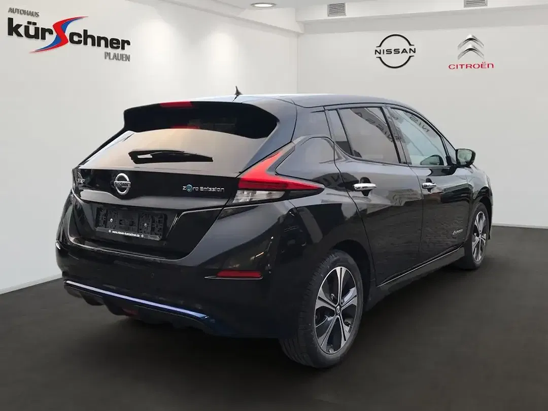 Nissan Leaf - Thumbnail 6