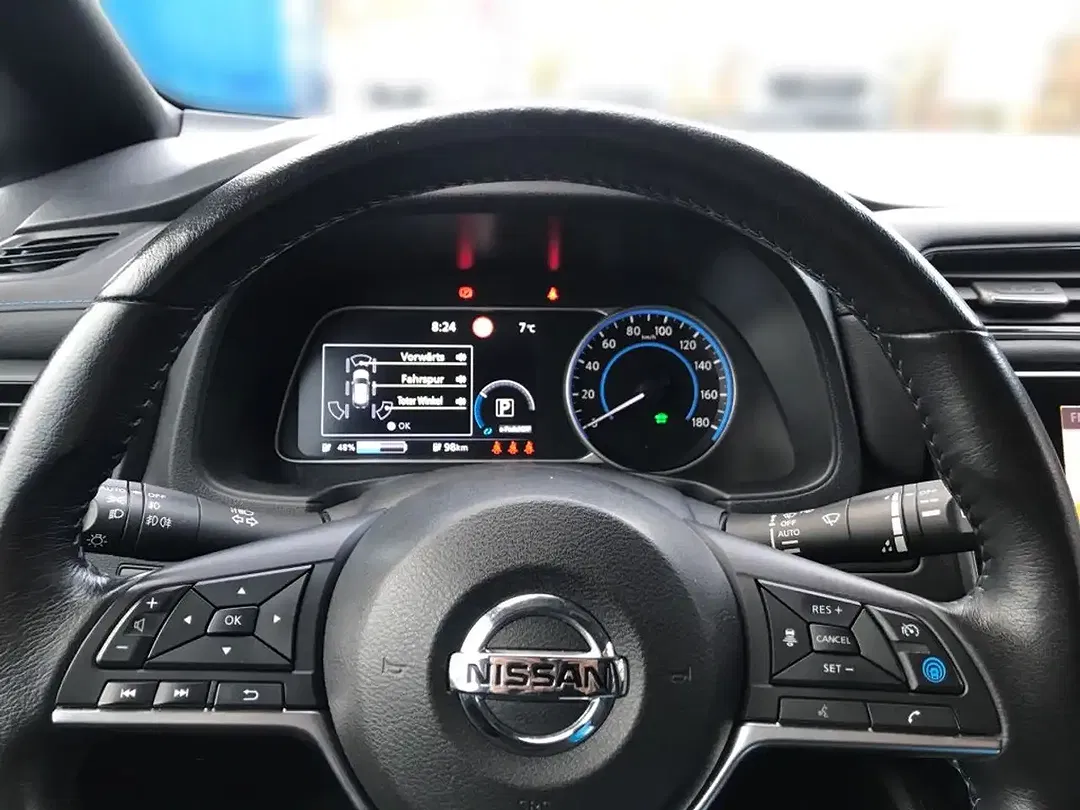 Nissan Leaf - Thumbnail 8
