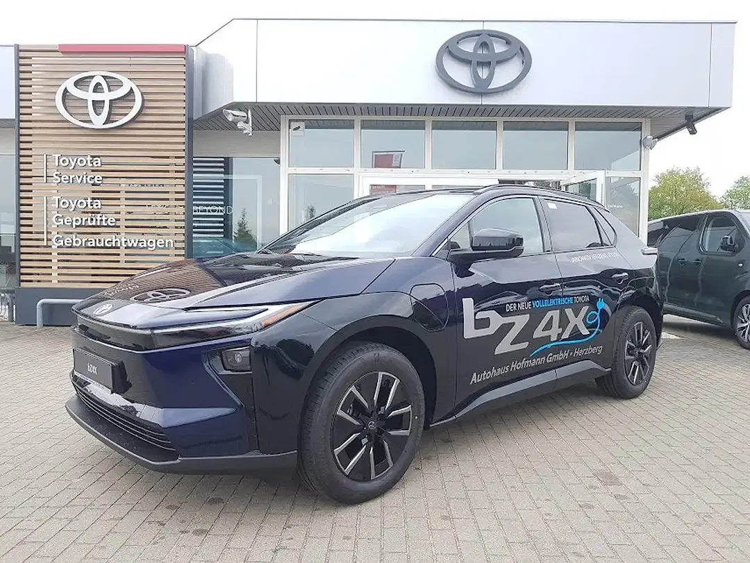 Toyota bZ4X - Thumbnail 1