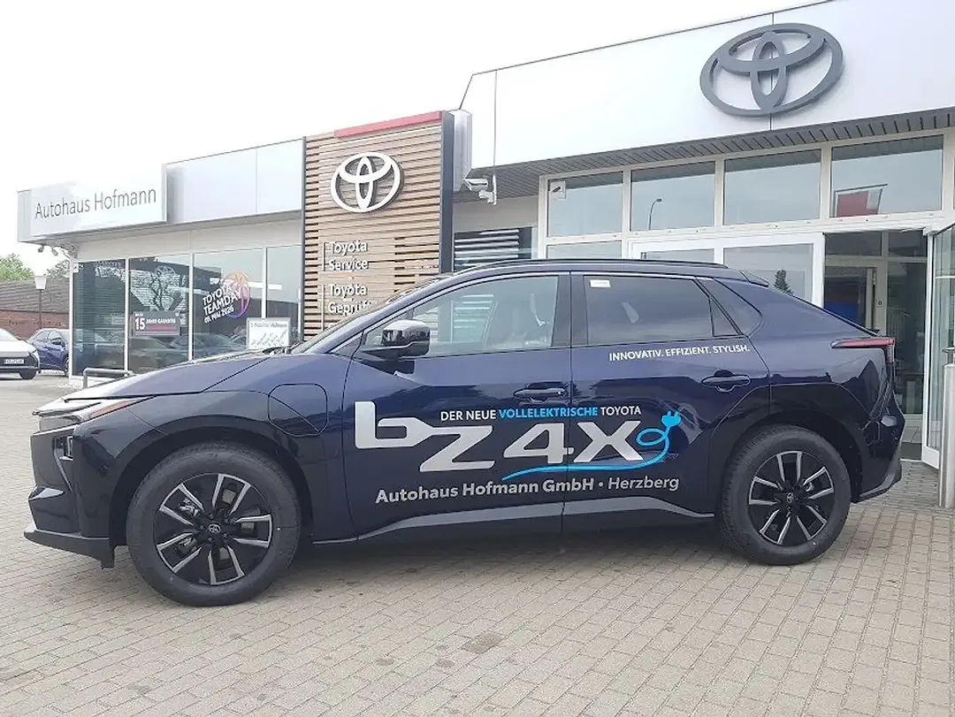 Toyota bZ4X - Thumbnail 2