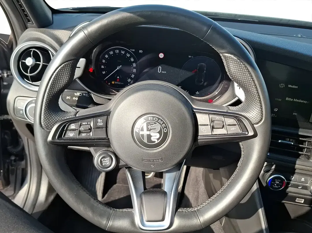 Alfa Romeo Giulia - Thumbnail 10