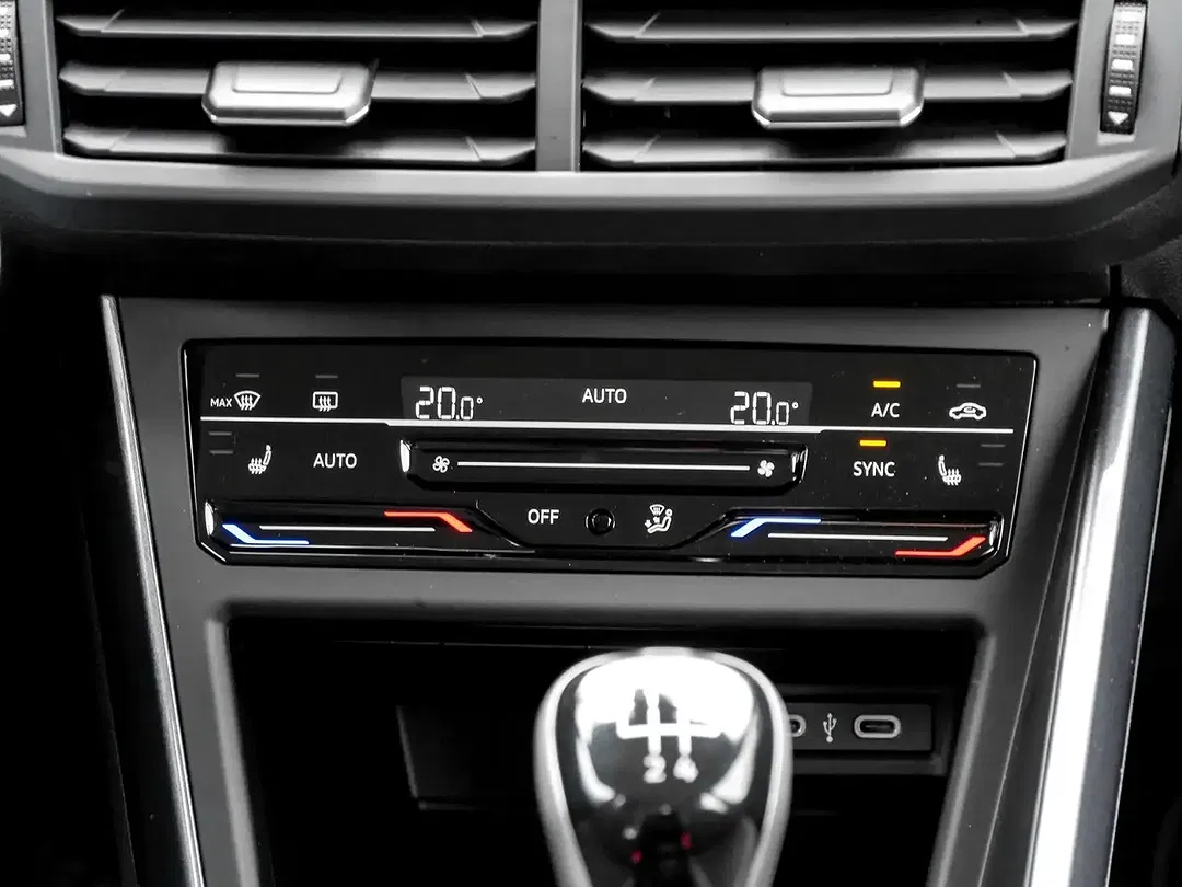 Volkswagen Polo - Thumbnail 8