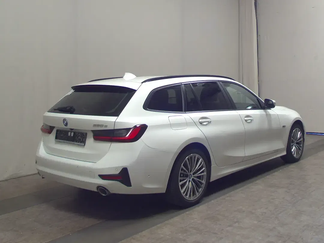 BMW 320 - Thumbnail 3
