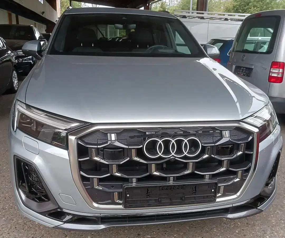 Audi Q7 - Thumbnail 4
