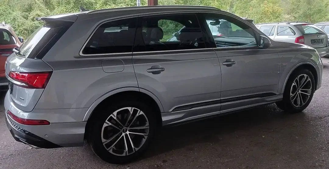 Audi Q7 - Thumbnail 9