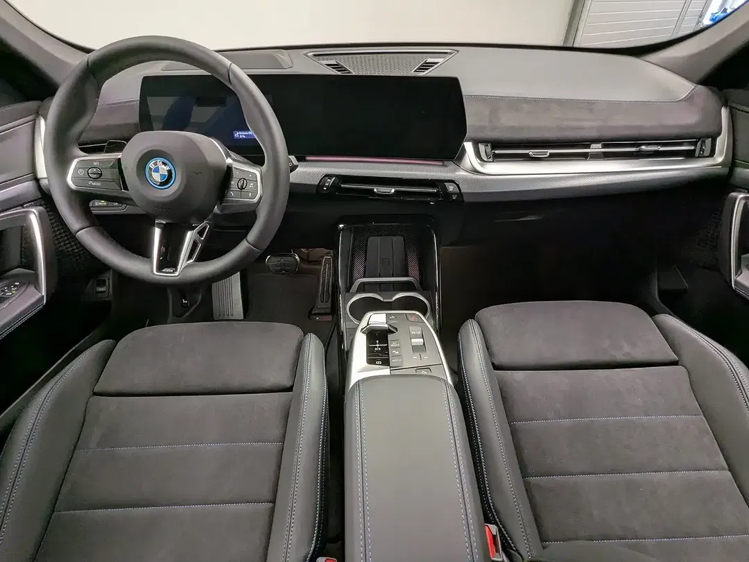 BMW iX1 - Thumbnail 10