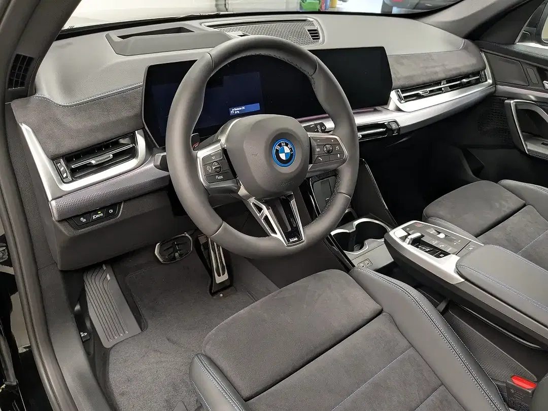 BMW iX1 - Thumbnail 13
