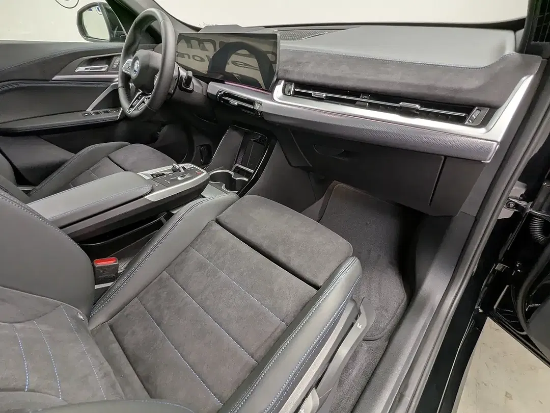 BMW iX1 - Thumbnail 8