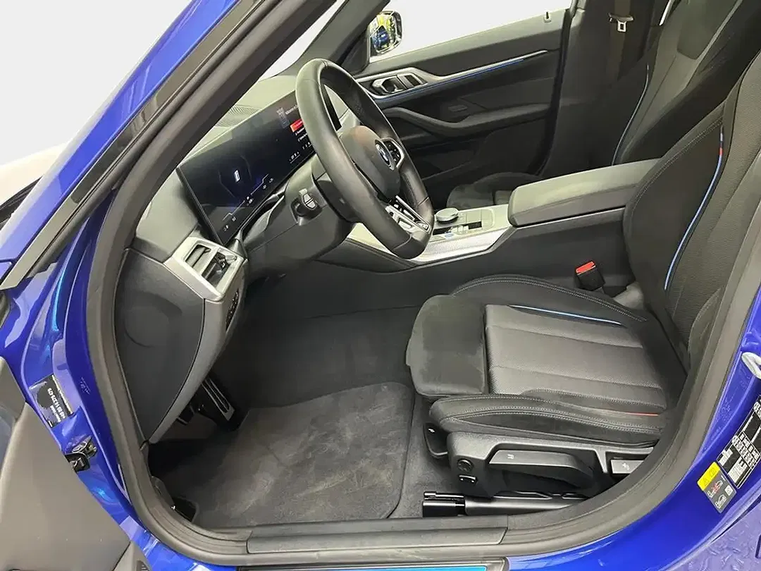BMW i4 - Thumbnail 9
