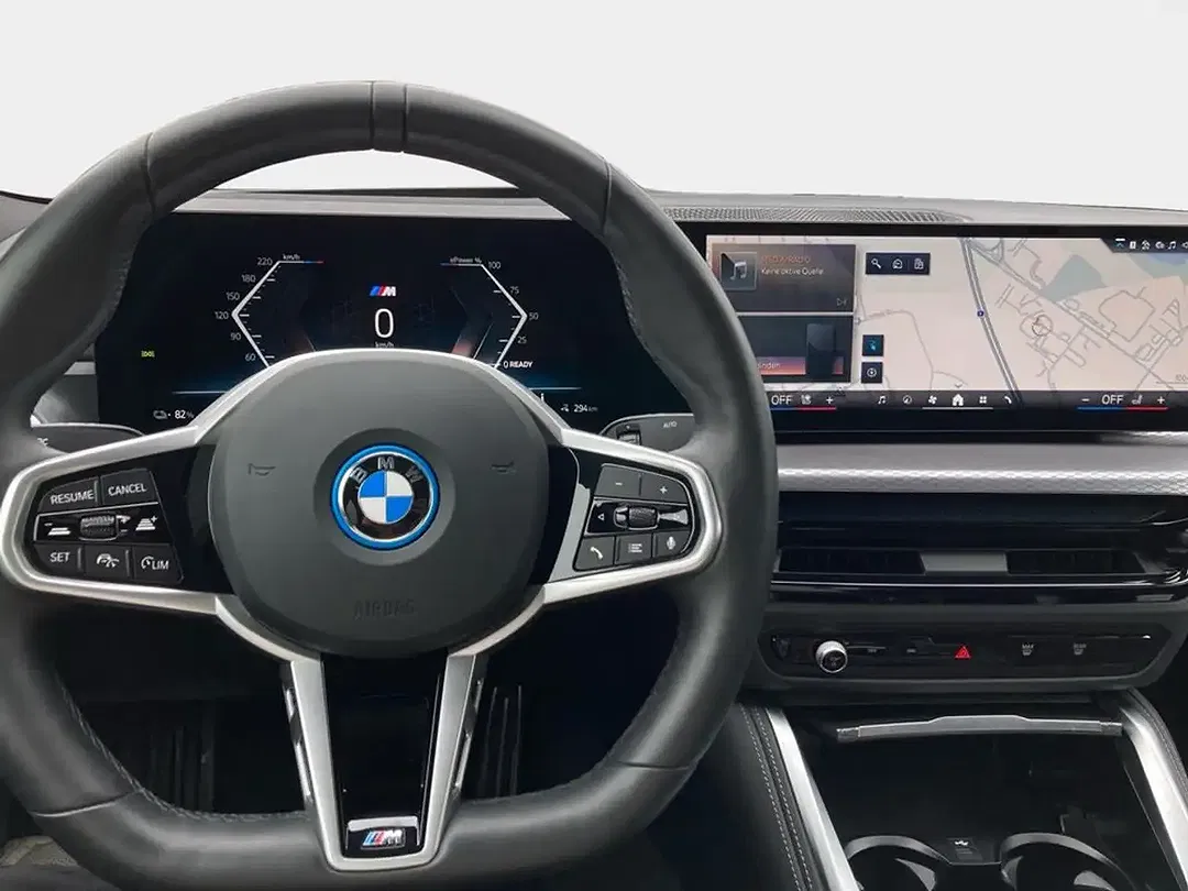BMW i4 - Thumbnail 11