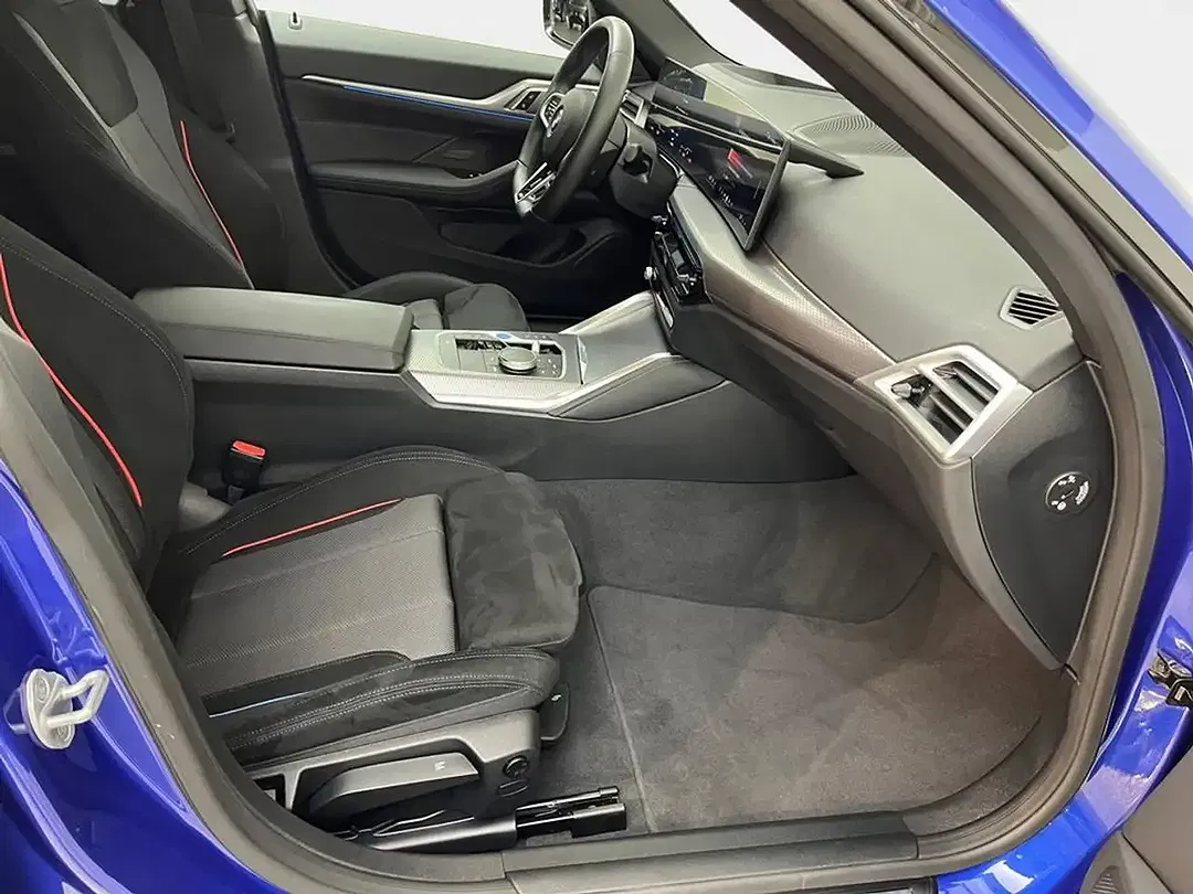 BMW i4 - Thumbnail 13